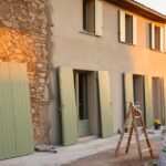 Rénovation d&rsquo;une bastide provençale : comment préserver la terre cuite et moderniser votre maison de famille durablement