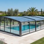 Quel abri de piscine privilégier en 2026 pour votre jardin ?